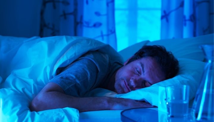 Πώς μας επηρεάζει η στάση του ύπνου που προτιμάμε;